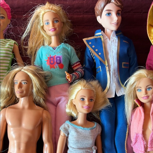 Barbie Diverse Doll Set with Vibrant Outfits 10 dolls!! - Picture 3 of 5